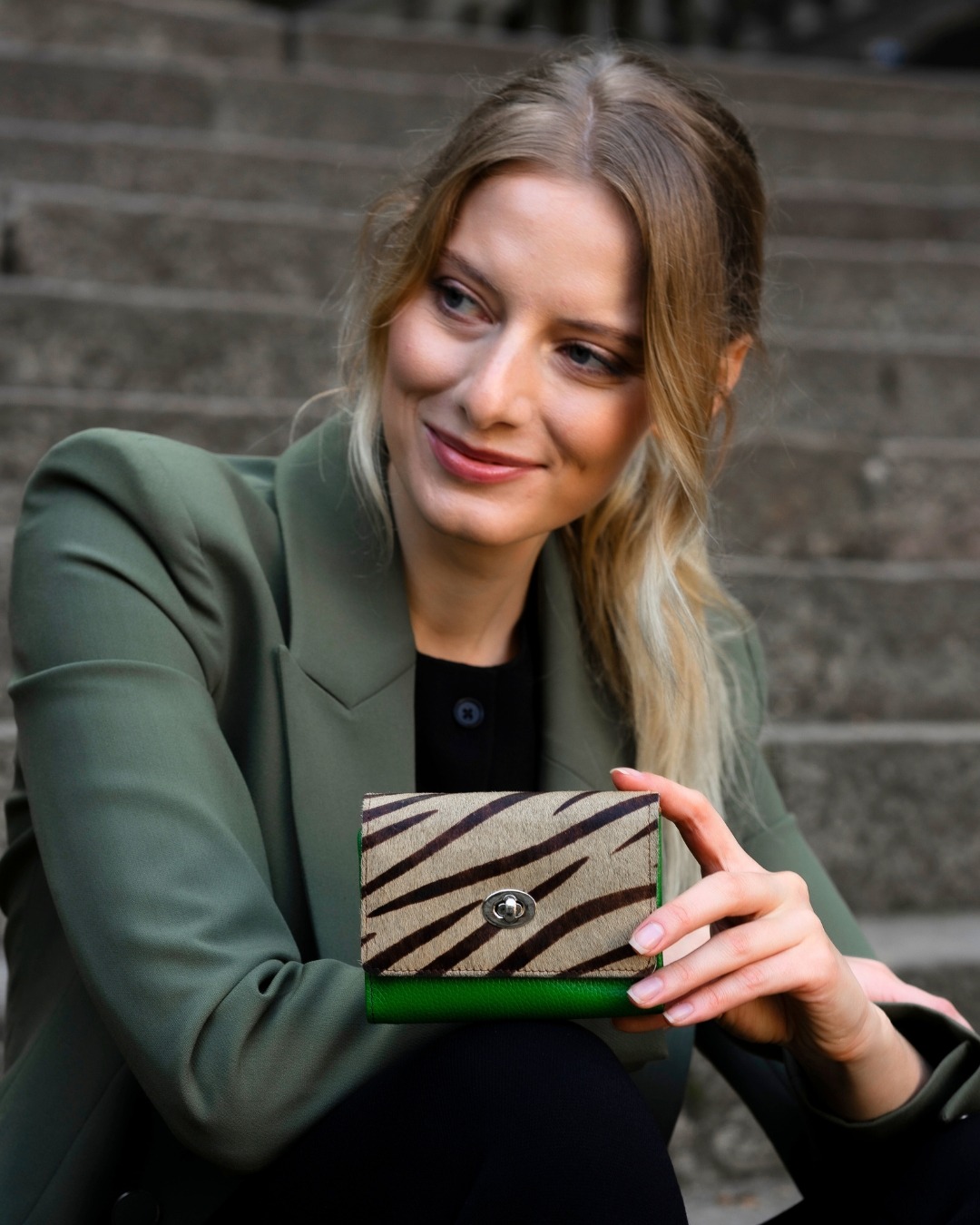 Meet Cairo: the little wallet that carries big style. Compact, chic, and ready to go wherever life takes you.
‼Enjoy 10% OFF - these are the last days of our sale‼
...
Conoce Cairo: la pequeña cartera con gran estilo. Compacta, elegante y lista para llevar a donde la vida te lleve.
¡Disfruta de un 10% de descuento! ¡Últimos días de rebajas!
#sorukabags #Sales #sales #Lifetsyle #lifetsyle #wallets #recycledleather #sustainable