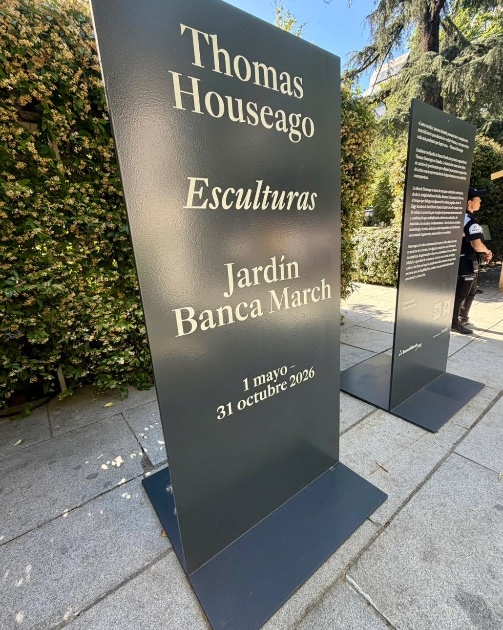 Arte monumental gratis en un entorno exclusivo.
🎯Con motivo del Centenario de la Banca March, tienes la oportunidad única de entrar a sus jardines privados para descubrir la obra del escultor británico Thomas Houseago.
‼️Siete esculturas monumentales donde la tradición y la industria se abrazan. Bronce, aluminio y yeso combinados con varillas de hierro y cáñamo.
⏰ Jueves de 19:00 a 23:00.
Sábados y domingos de 12:00 a 19:00.
Hasta el 31 de octubre. #Banca #March #bancamarch #madridturismo #exposicionesmadrid #enjoymadrid