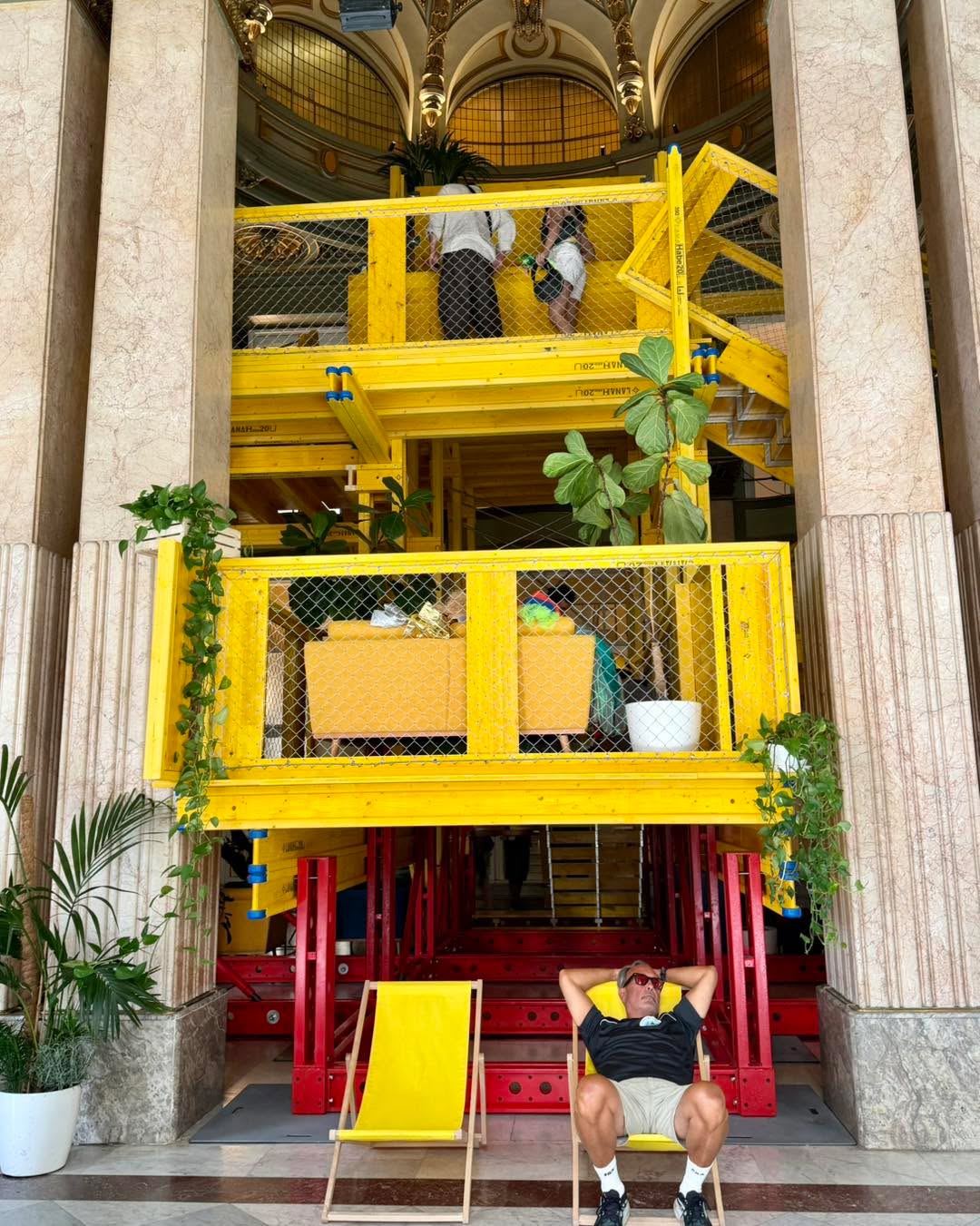 😎¿Buscas un plan diferente para escapar del calor en Madrid?
🎯 Descubre el Refugio Climático del Círculo de Bellas Artes, un espacio gratuito y fresco donde jugar con los niños, descansar, leer o hacer una pausa durante las horas de más calor.
🫵 Tanto si eres madrileño como si visitas la ciudad, es una forma diferente de disfrutar de uno de los edificios más emblemáticos de Madrid. Y ya que estás allí, aprovecha su cafetería, sus exposiciones y su espectacular terraza con vistas a la ciudad. #madridespaña #madridcity #madrid #madridspain #refugioclimaticocirculobellasartes #refugioclimático #summerinmadrid #circulodebellasartes #climaterefugees