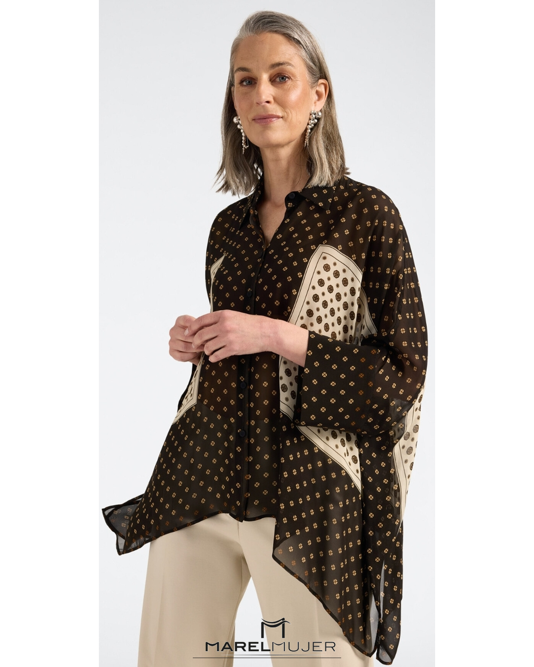 ✨ ELEGANTE. DIFERENTE. VERSÁTIL. Una blusa que tra…