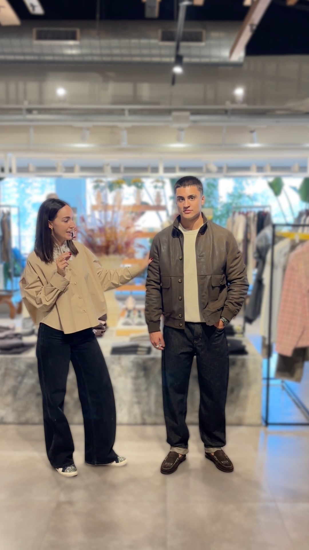Total look MARFRANC🔥
Camisa mujer: @fabianafilippi
Chaqueta: @lesheritiersbrand
Jersey: @nn07.official
Pantalones: @lesdeux
Mocasines: @sebago_world
SHOP ONLINE 👉🏼www.marfranc.com 📲
📦Envío gratuito y exprés.
📍Puigcerdà & Platja d’Aro
#marfranc #marfrancstores #moda #brands #luxurybrands #fashion #totallook