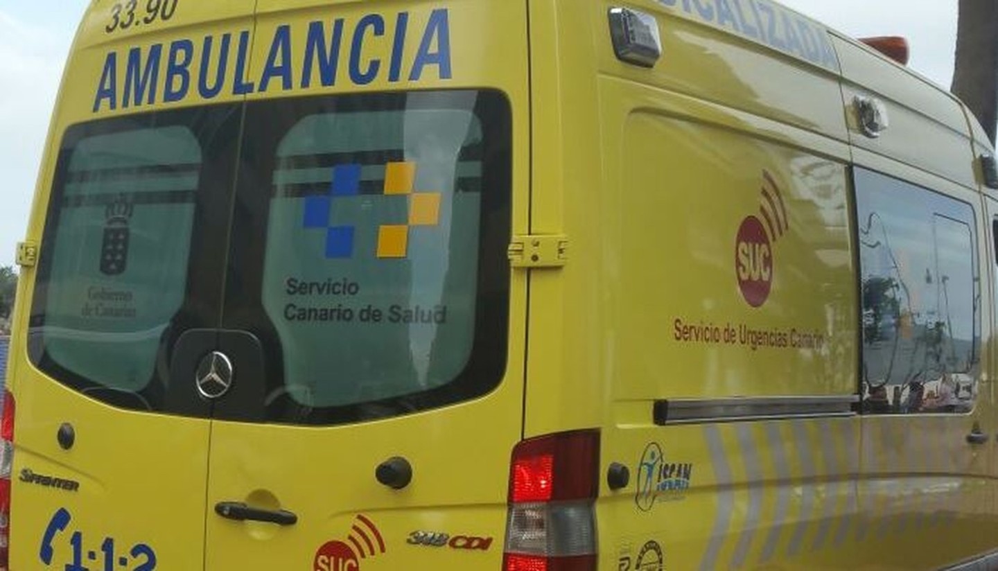 Herido de carácter moderado al volcar su turismo en Gran Canaria - El pasado 10 de diciembre de 2025, a las 09:01 horas, se produjo un aparatoso accidente en la carretera GC-110, en el municipio de Las Palmas de Gran Canaria, al volcar un vehículo. El incidente provocó una rápida respuesta de los servicios de emergencia, coordinados por el Centro Coordinador de Emergencias y Seguridad (CECOES) 112 del Gobierno de Canarias, que recibió el aviso del suceso.
En el lugar, el equipo del Servicio de Urgencias Canario (SUC) brindó atención a un hombre que presentaba ... Herido de carácter moderado al volcar su turismo en Gran Canaria - El pasado 10 de diciembre de 2025, a las 09:01 horas, se produjo un aparatoso accidente en la carretera GC-110, en el municipio de Las Palmas de Gran Canaria, al volcar un vehículo. El incidente provocó una rápida respuesta de los servicios de emergencia, coordinados por el Centro Coordinador de Emergencias y Seguridad (CECOES) 112 del Gobierno de Canarias, que recibió el aviso del suceso.
En el lugar, el equipo del Servicio de Urgencias Canario (SUC) brindó atención a un hombre que presentaba ...