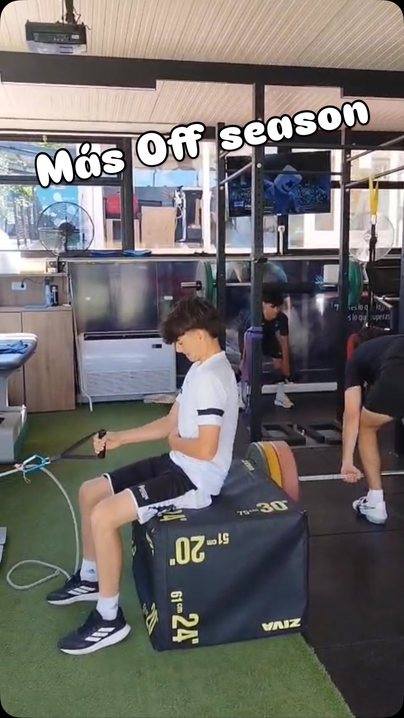 Off season , dos de ellos preparando el desembarco…