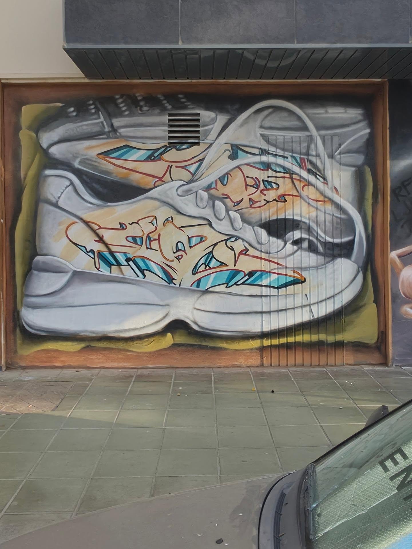 Tu elijes las zapatillas con las que quieres caminar tu camino...
Pillatelas Cómodas y que se adapten al camino, no te pongas las que no sean de tu talla...
NAU AIR o las SKETCH NAU no me decido si zapatillas o botines, pero sigo caminando