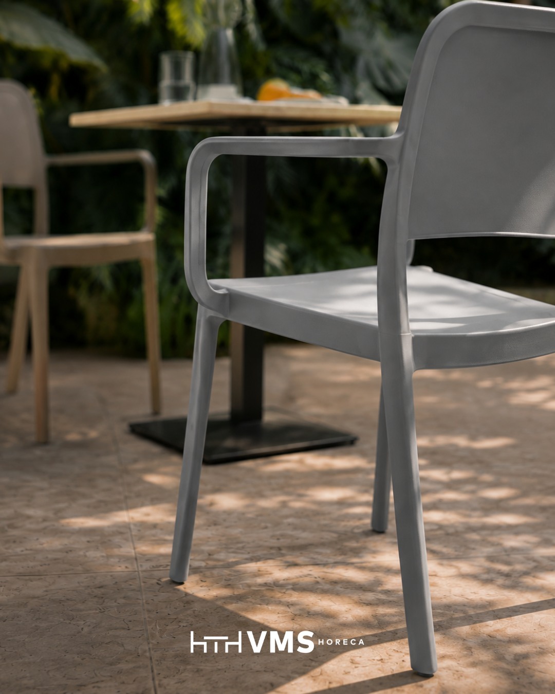 ¿Renovar tu terraza por menos? La Silla Capri entra en nuestra Summer Sales Collection Vol. III con un precio especial de 22,80 €.Ligera, resistente y perfecta para terrazas, restaurantes y espacios HORECA que necesitan mobiliario práctico sin renunciar al estilo.📩 Disponible hasta el 30 de agosto.#SillaCapri #SummerSales #MobiliarioHoreca #TerrazasHoreca #VMSHoreca